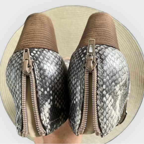 Carlos Santana Snake Skin Carmin Ankle Booties Women’s 10 Stacked Heel - Picture 6 of 6